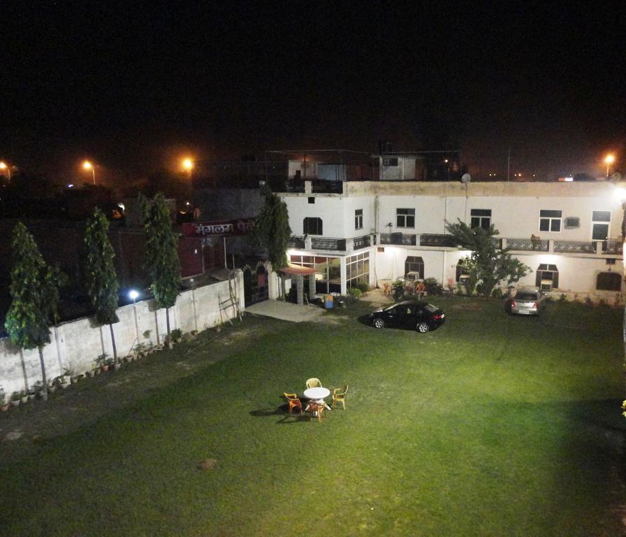 Hotel Fabexpress Landmark Awadh à Lucknow Extérieur photo